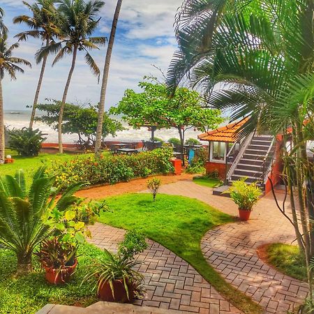 Blue Water Beach Resort Varkala Buitenkant foto