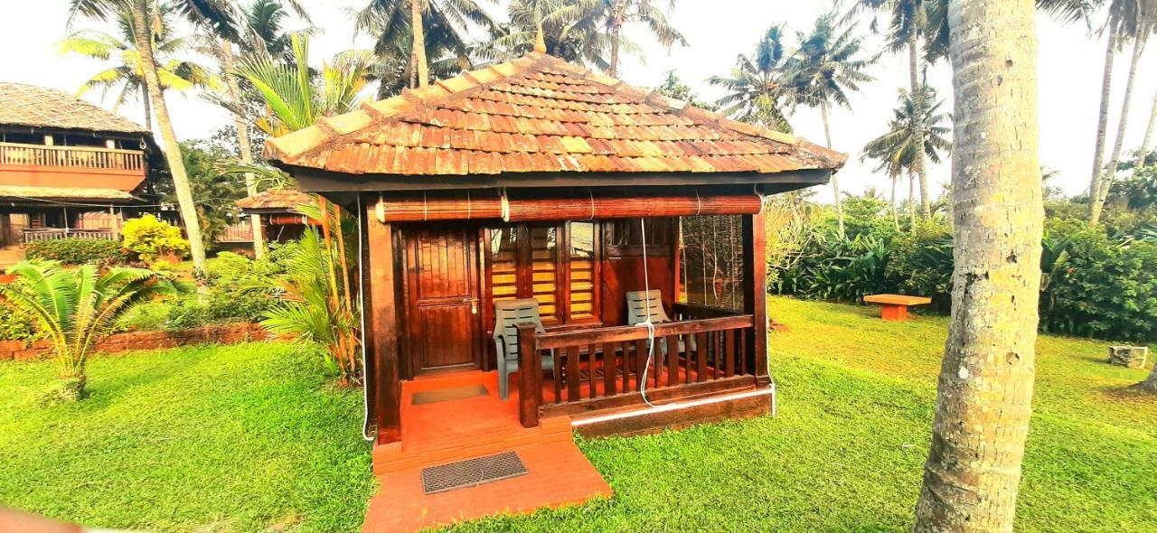 Blue Water Beach Resort Varkala Buitenkant foto
