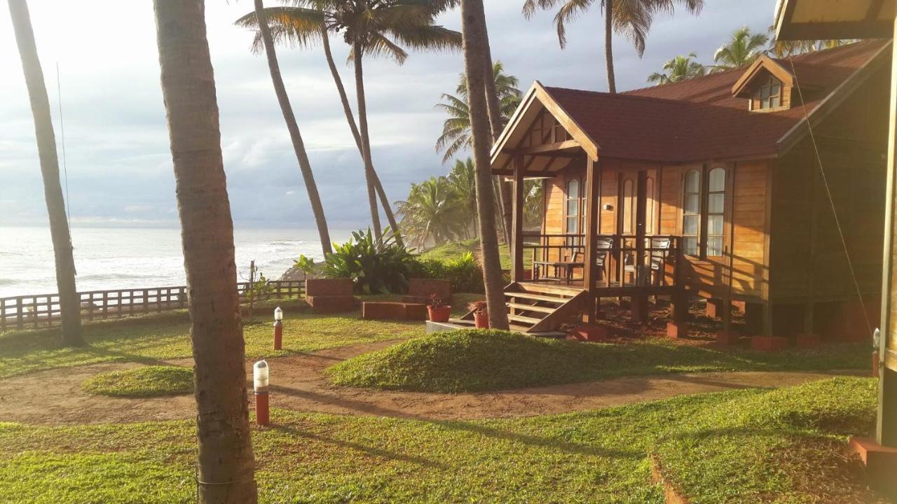 Blue Water Beach Resort Varkala Buitenkant foto