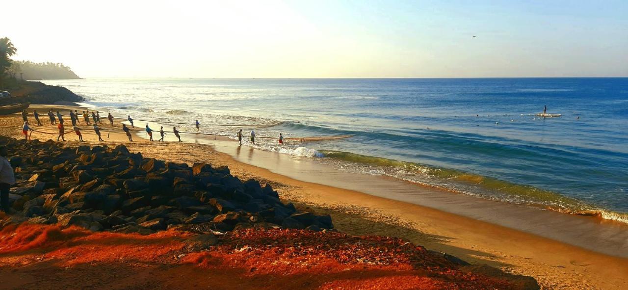 Blue Water Beach Resort Varkala Buitenkant foto