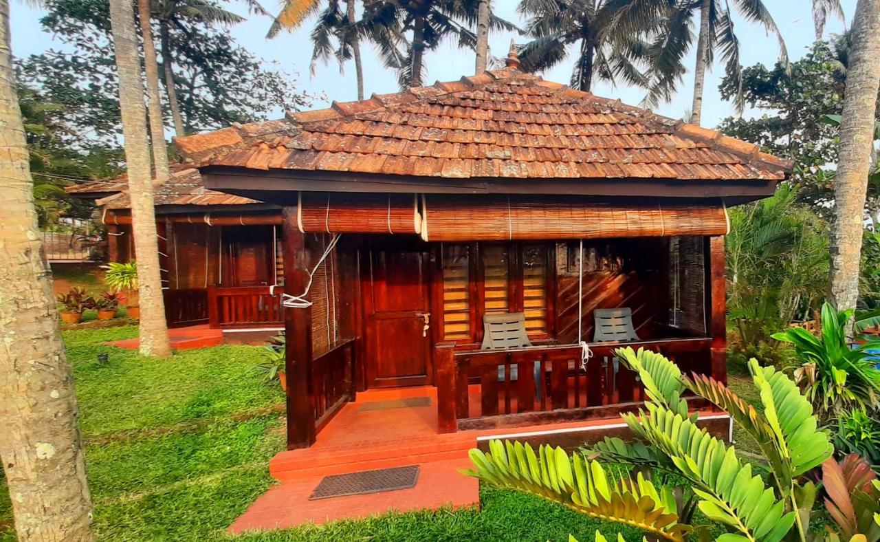 Blue Water Beach Resort Varkala Buitenkant foto
