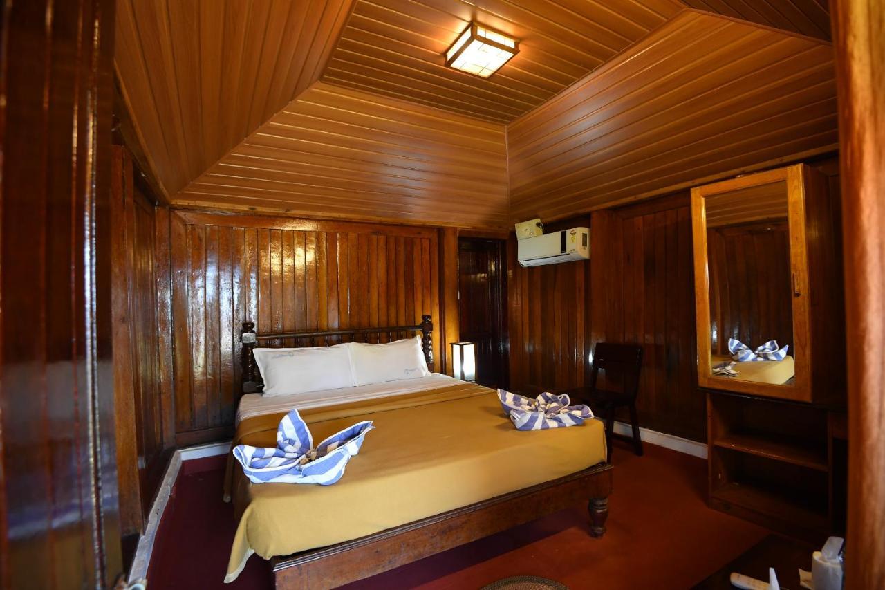 Blue Water Beach Resort Varkala Buitenkant foto