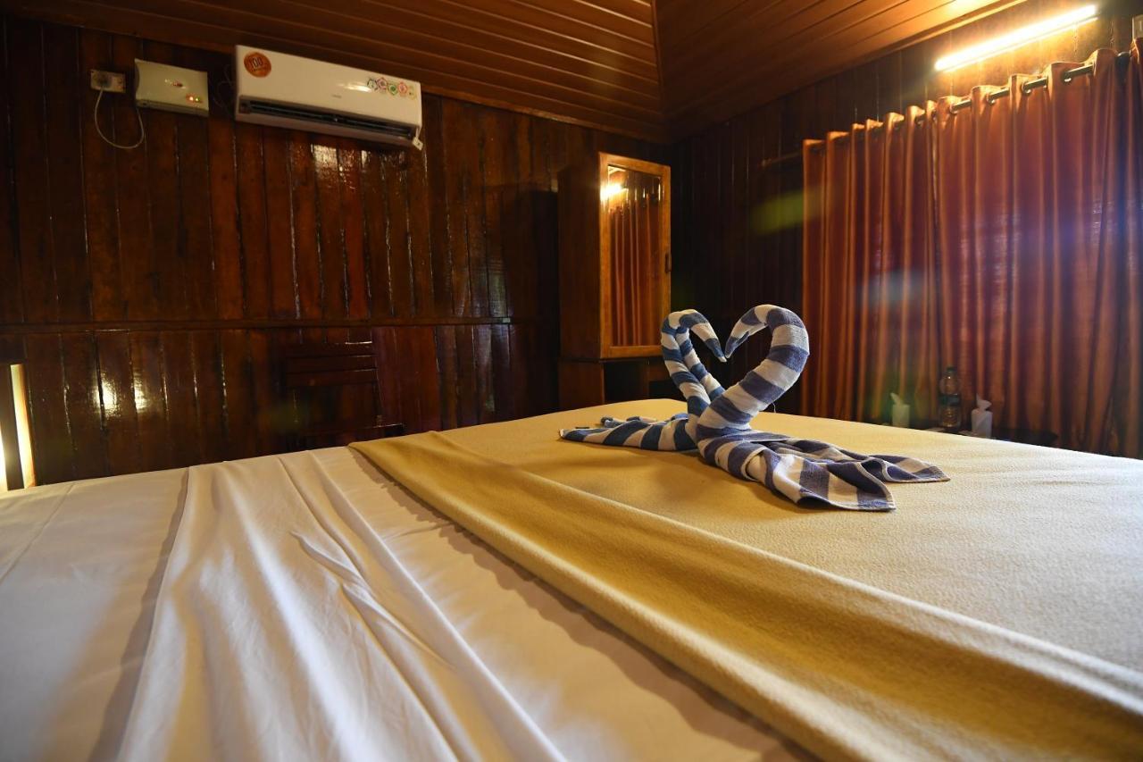 Blue Water Beach Resort Varkala Buitenkant foto