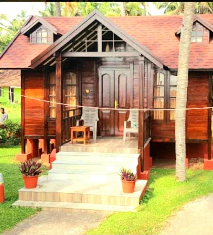 Blue Water Beach Resort Varkala Buitenkant foto