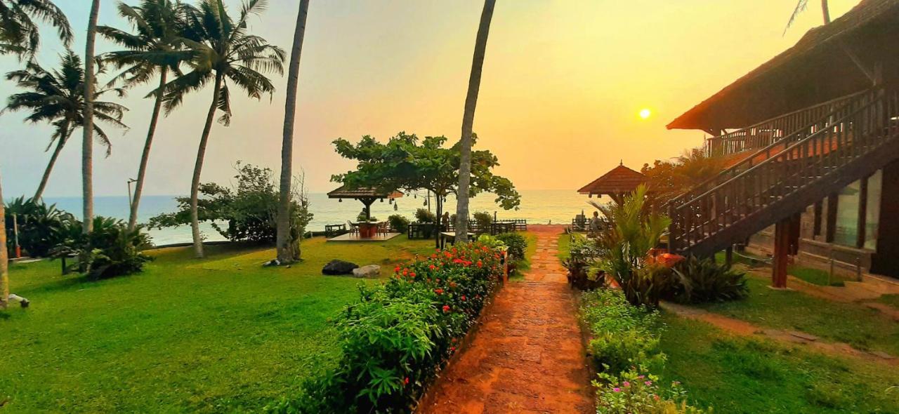 Blue Water Beach Resort Varkala Buitenkant foto