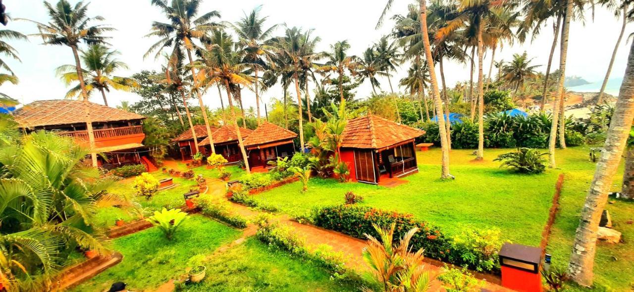Blue Water Beach Resort Varkala Buitenkant foto