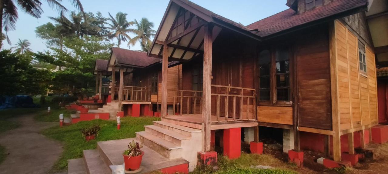 Blue Water Beach Resort Varkala Buitenkant foto