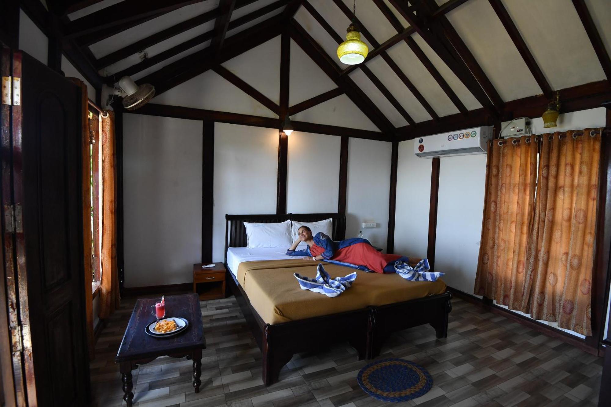 Blue Water Beach Resort Varkala Buitenkant foto