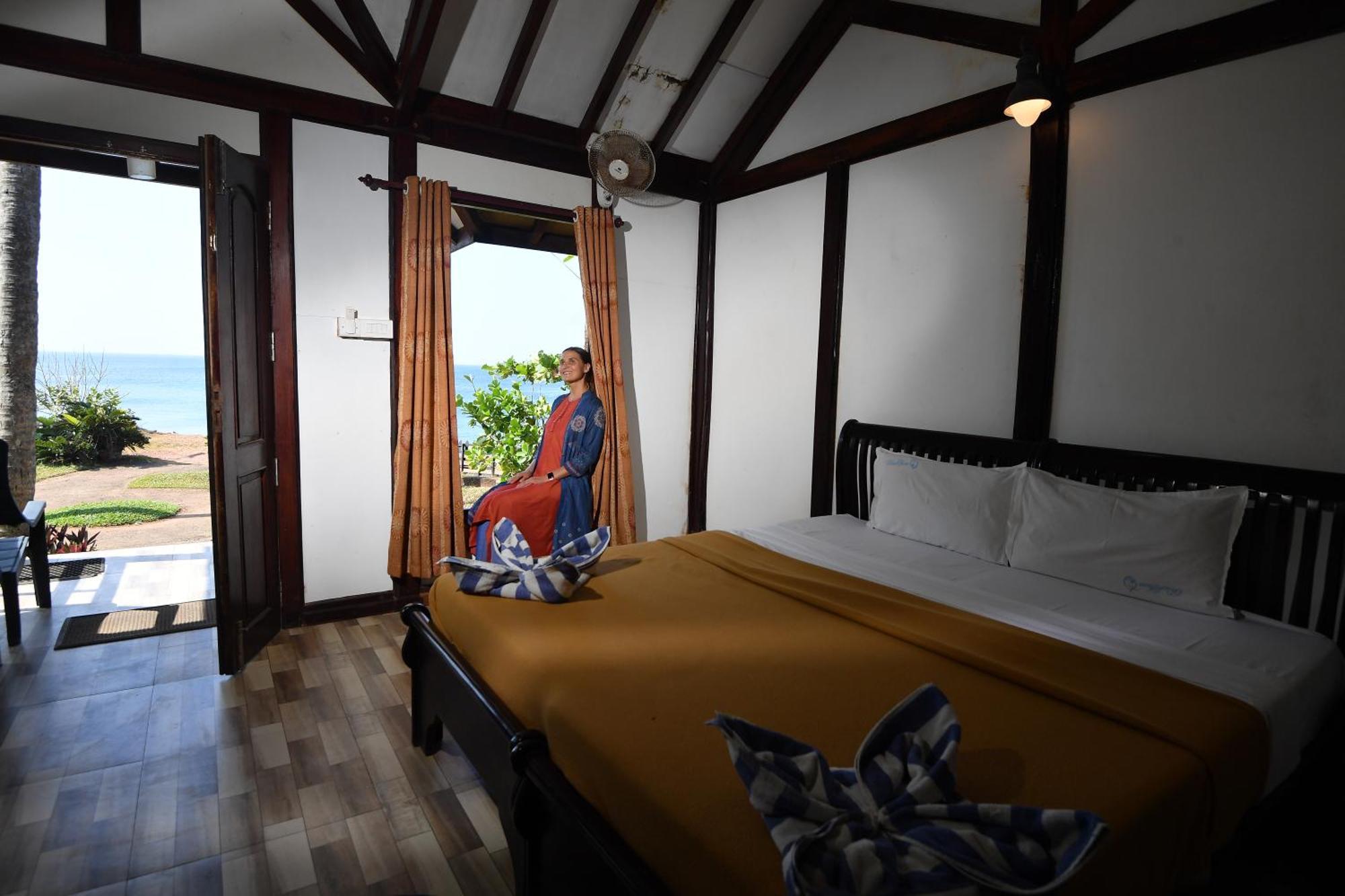 Blue Water Beach Resort Varkala Buitenkant foto