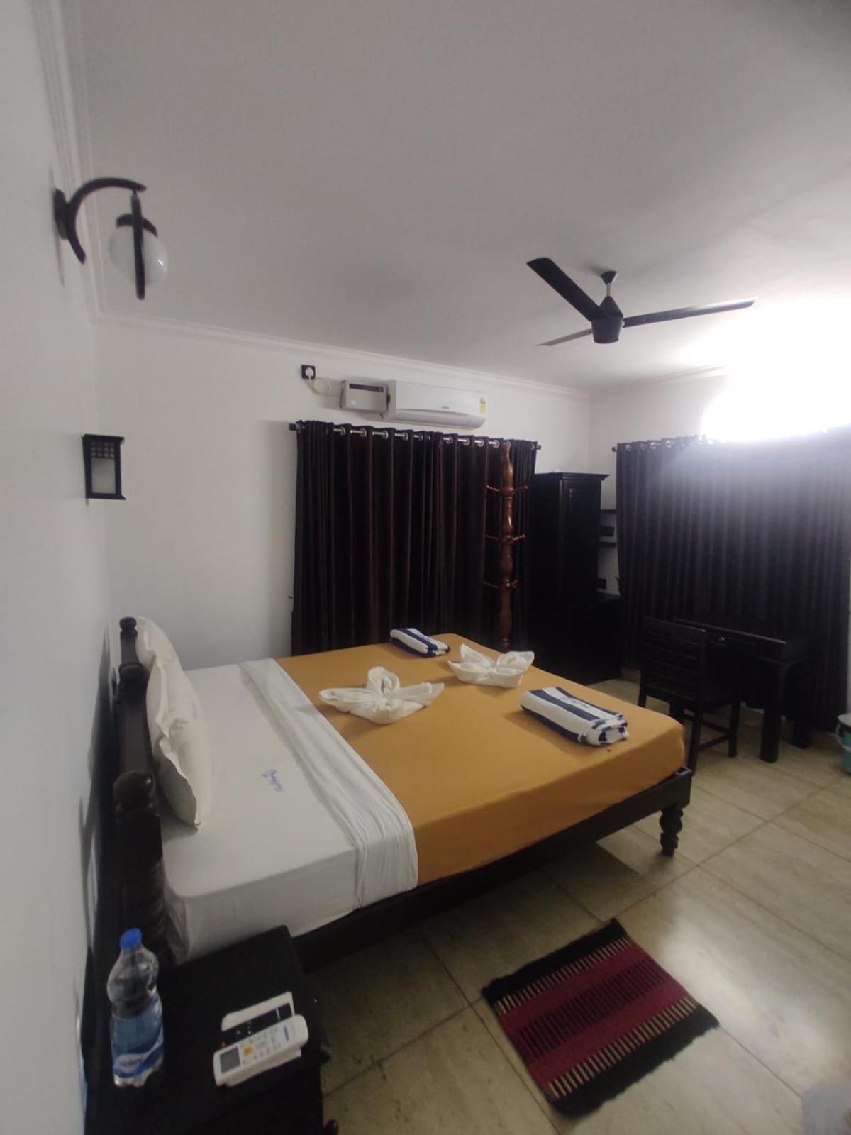 Blue Water Beach Resort Varkala Buitenkant foto