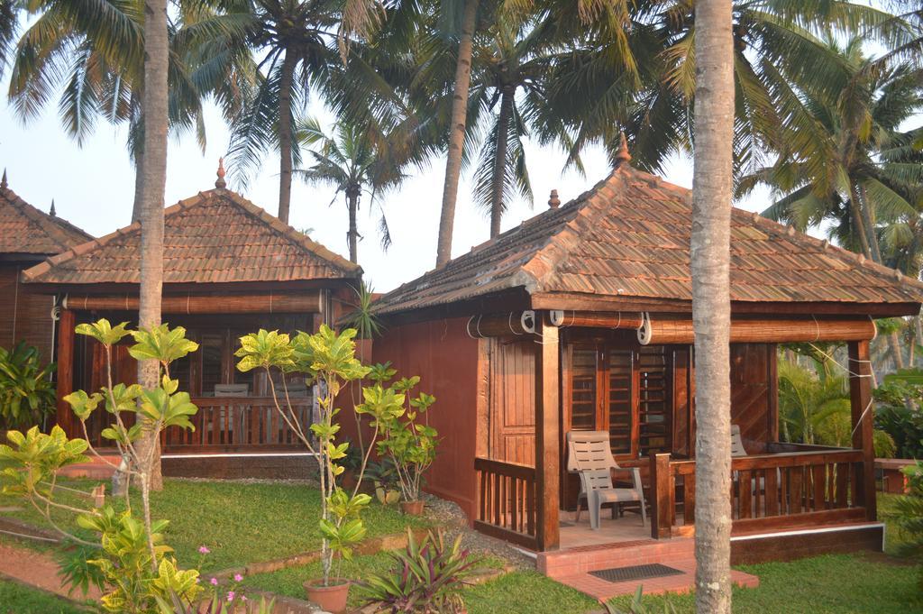 Blue Water Beach Resort Varkala Buitenkant foto