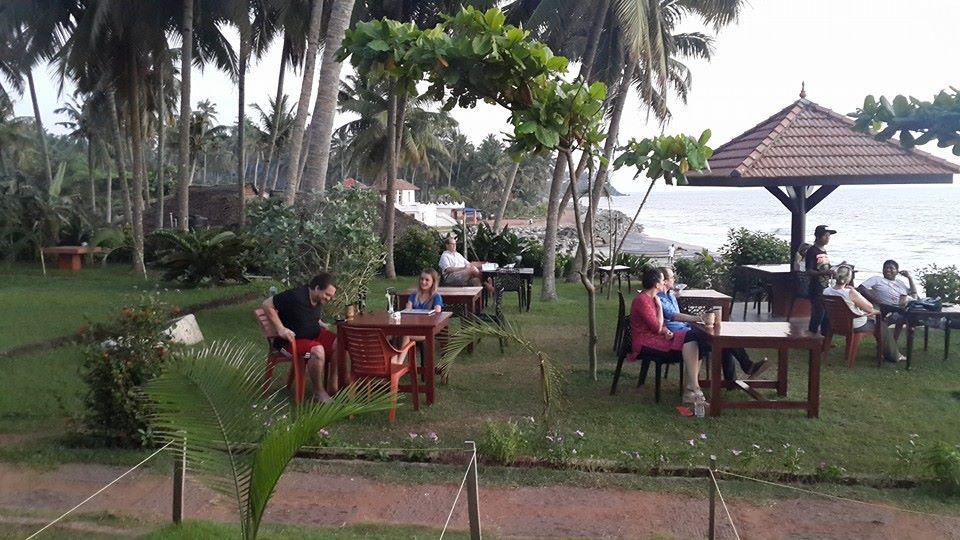 Blue Water Beach Resort Varkala Buitenkant foto