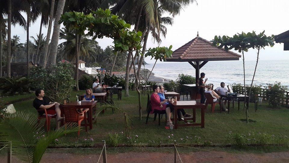 Blue Water Beach Resort Varkala Buitenkant foto