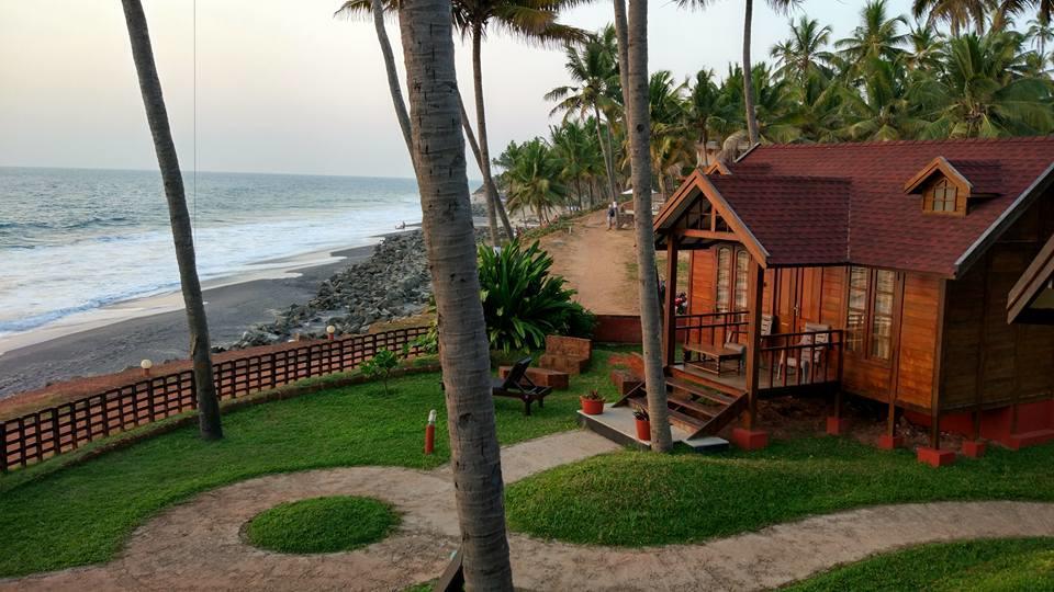 Blue Water Beach Resort Varkala Buitenkant foto
