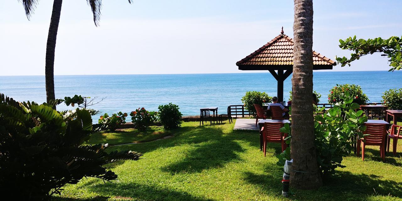 Blue Water Beach Resort Varkala Buitenkant foto