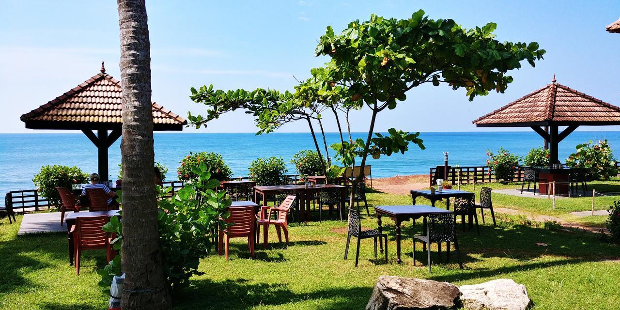 Blue Water Beach Resort Varkala Buitenkant foto